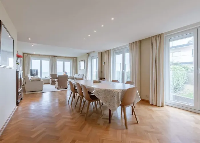 Casiola - Stunning Views & Prime Location Apartment *