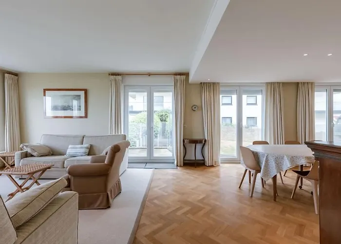 Casiola - Stunning Views & Prime Location Apartment *