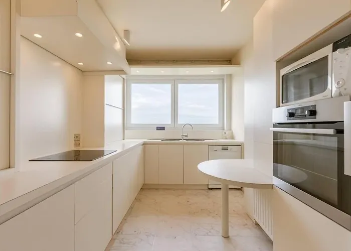 Casiola - Stunning Views & Prime Location Apartment