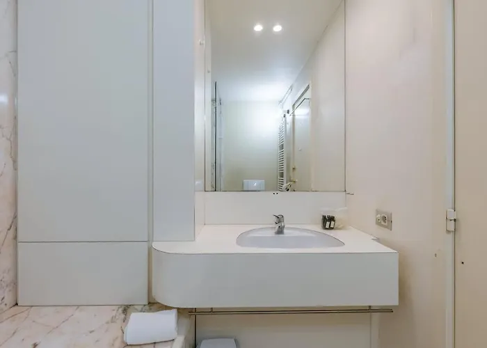 Casiola - Stunning Views & Prime Location Apartment